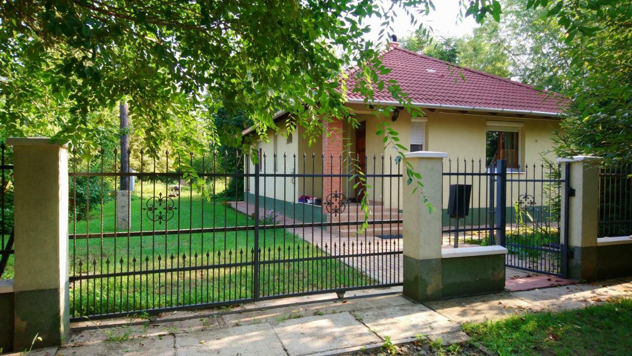Gyümölcsöskert Szálláshely Debrecen Exterior foto